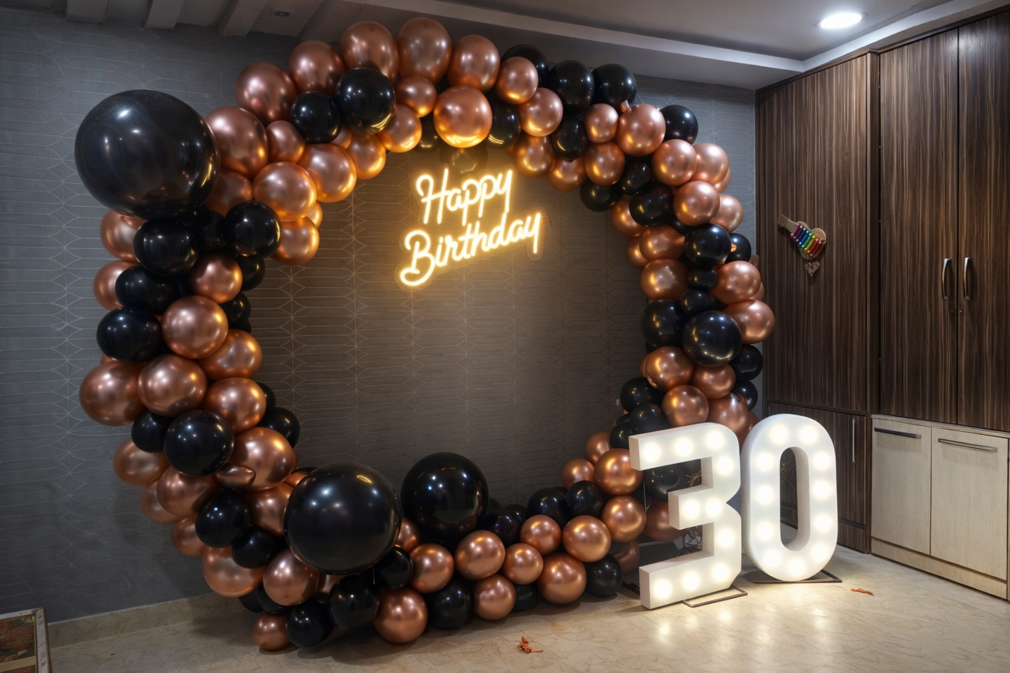 Elegant Balloon Ring Backdrop for Birthday Celebrations - PARTYFOXX