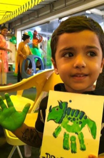 Palm Painting Activity - PARTYFOXX