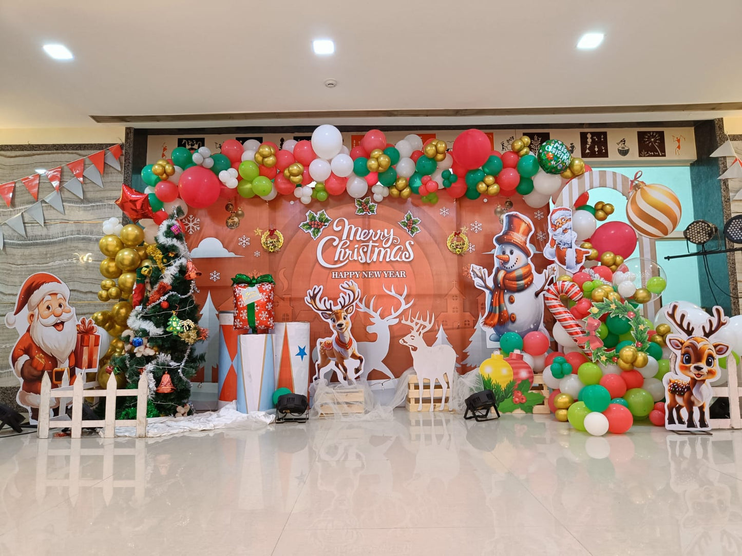 Christmas Theme Decoration for Office, Corporate & Society Events - PARTYFOXX 