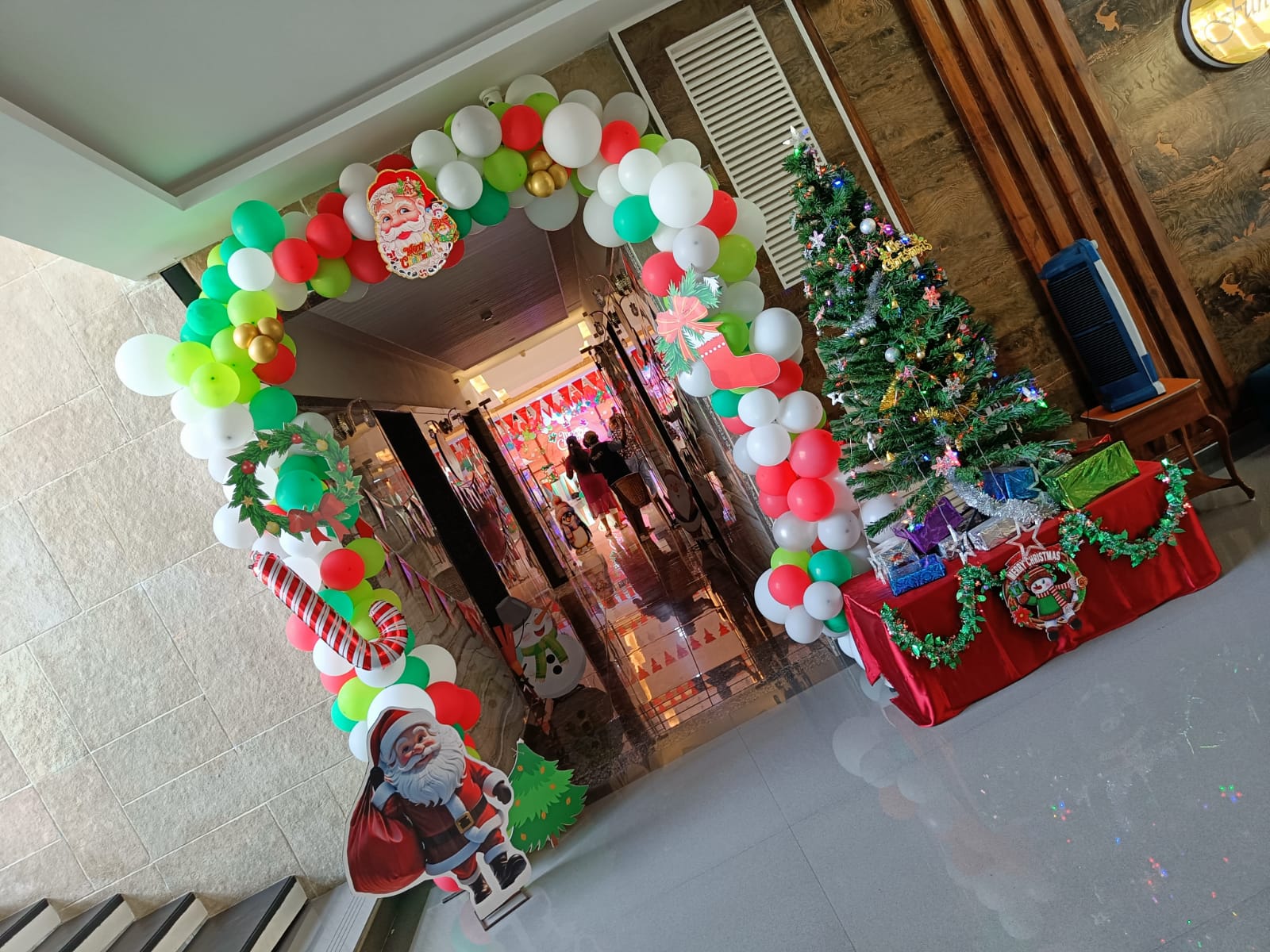 Christmas Theme Decoration for Office, Corporate & Society Events - PARTYFOXX 