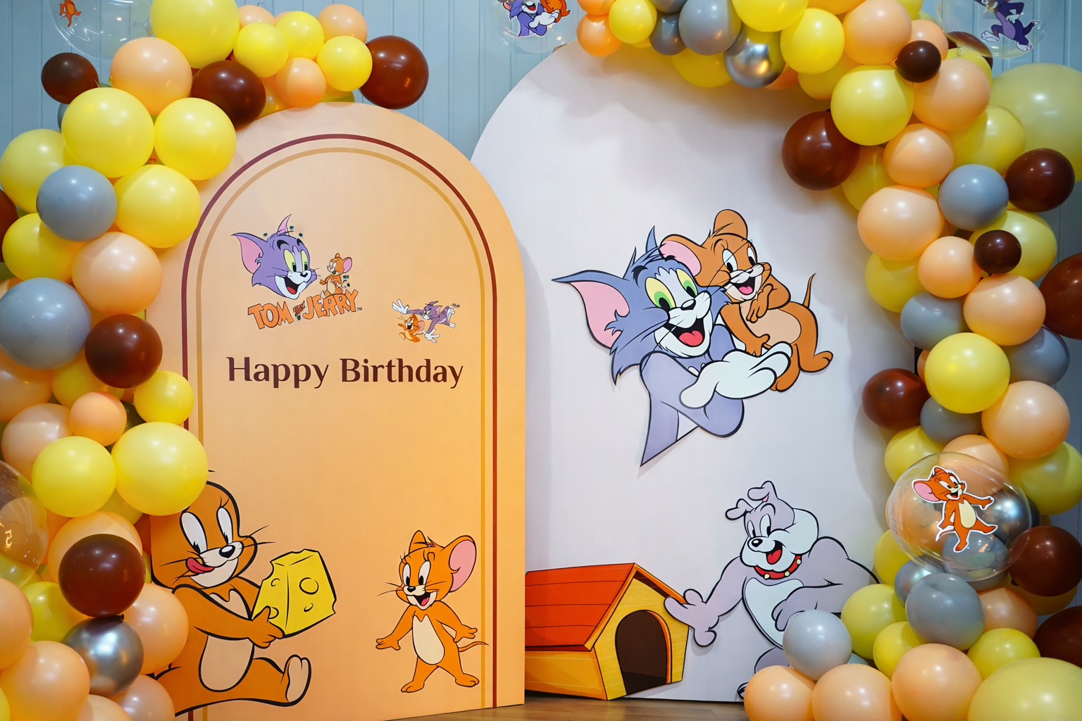 Jerry Theme Birthday Party Ring Backdrop - PARTYFOXX 